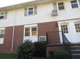 956 Stonybridge Dr, Chambersburg, PA