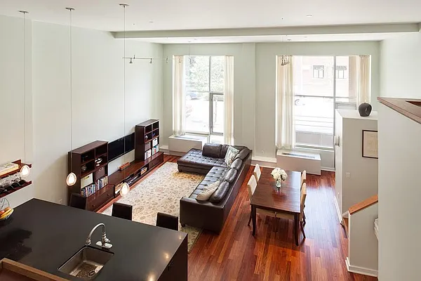 Sold by Modern Spaces | media 29