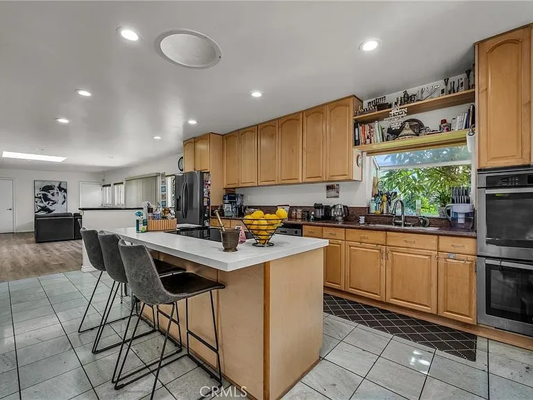 18423 Linnet St — Photo 42
