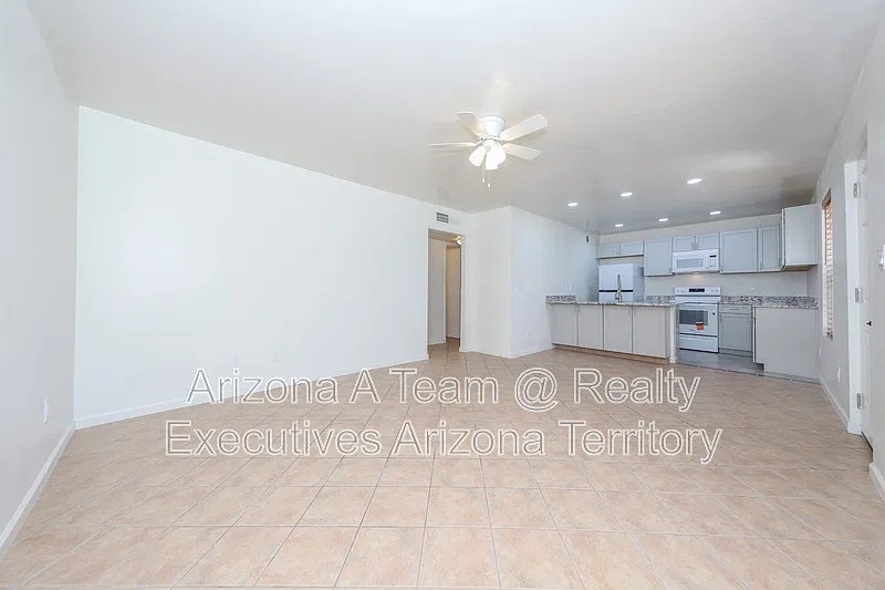 2 bed, 1.0 bath, 837 sqft, $1,350 — Photo 2