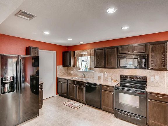 lots of space and cabinets in Kitchen