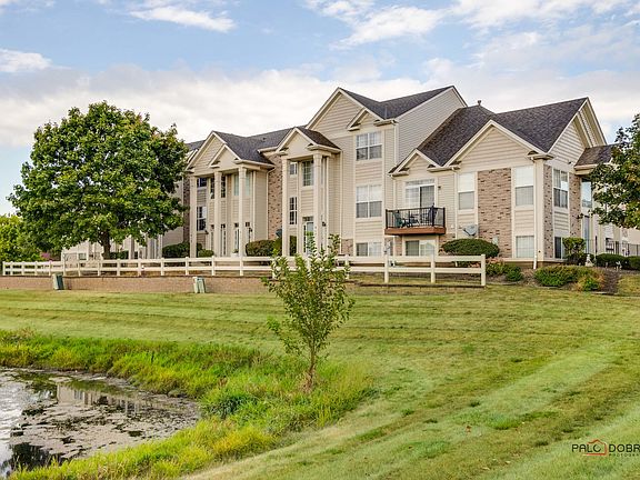 2nd image of 921 Summit Creek Dr