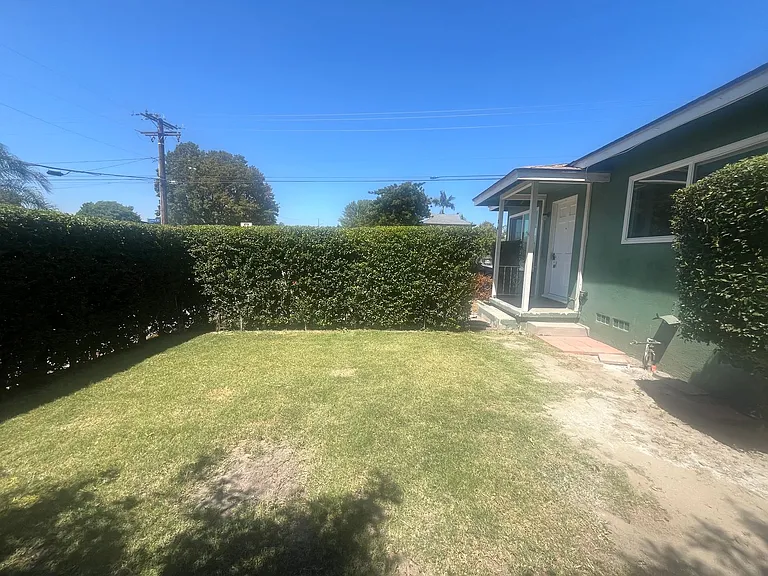 7420 Vicki Dr — Photo 2