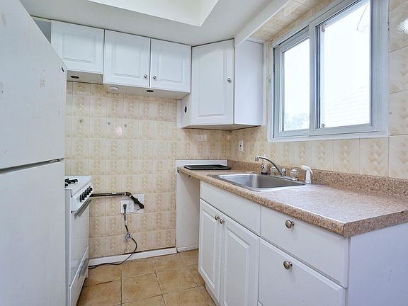 5th image of 85 Ada Dr #1