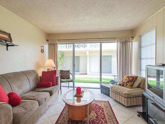 2nd image of 1215 Edington Pl #4