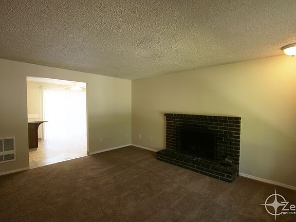 4th image of 608 NE 122nd Ave