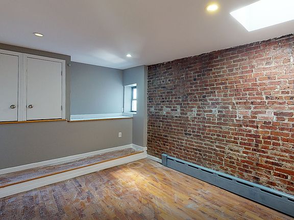 5th image of 27 Caroline St #1