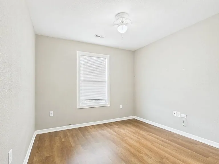 306 W Market St — Photo 36