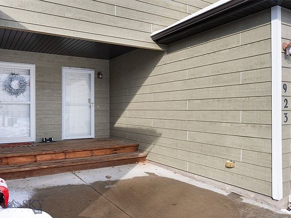 4th image of 923 N River Rock Dr