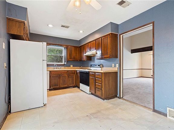 4th image of 8597 Perry Ln
