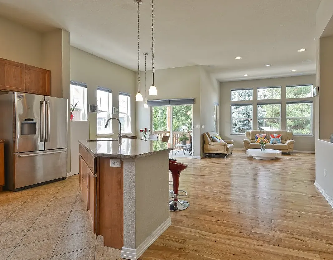 3 bed, 3.5 bath, 3000 sqft, $3,400 — Photo 3