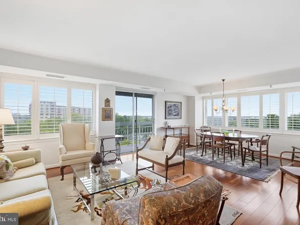5450 Whitley Park Ter APT 910, Bethesda, MD 20814