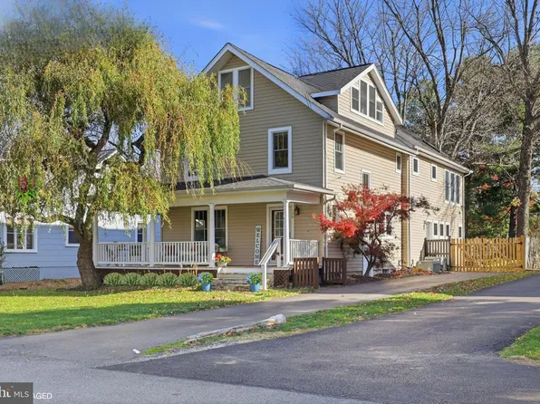 126 S 29th St, Purcellville, VA 20132