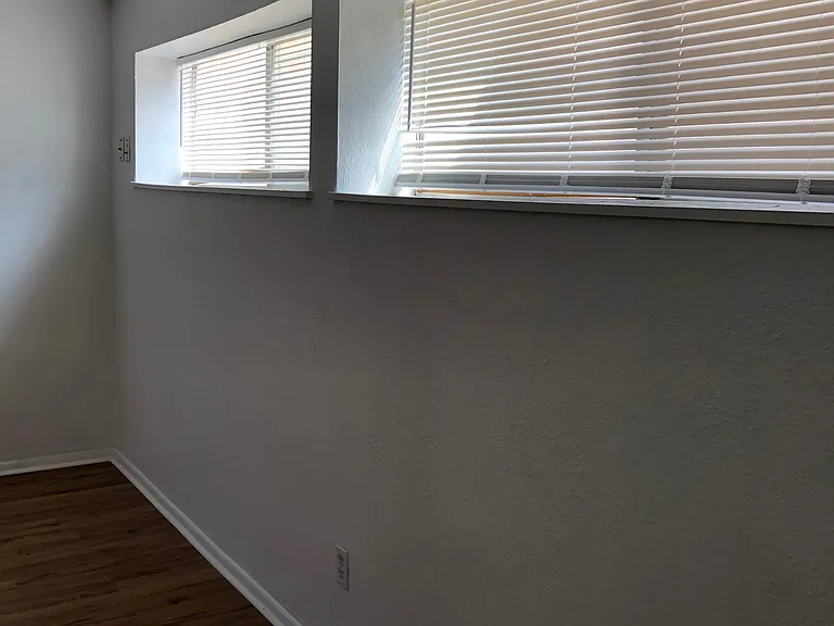 Updated 2 Bed / 1 Bath w/ Large, Flexible Floor Plan — Photo 9