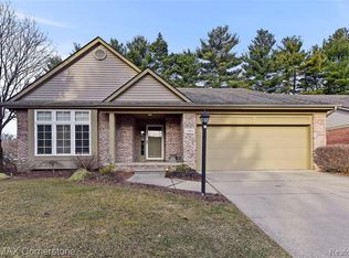 11811 Pine Way Ct #1, Plymouth, MI 48170