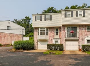 8 Crestwood Dr, Allison Park, PA