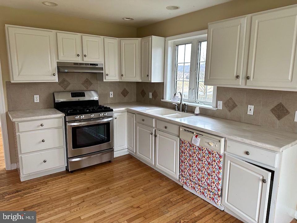 815 W 8th Ave, Parkesburg, PA 19365 Zillow