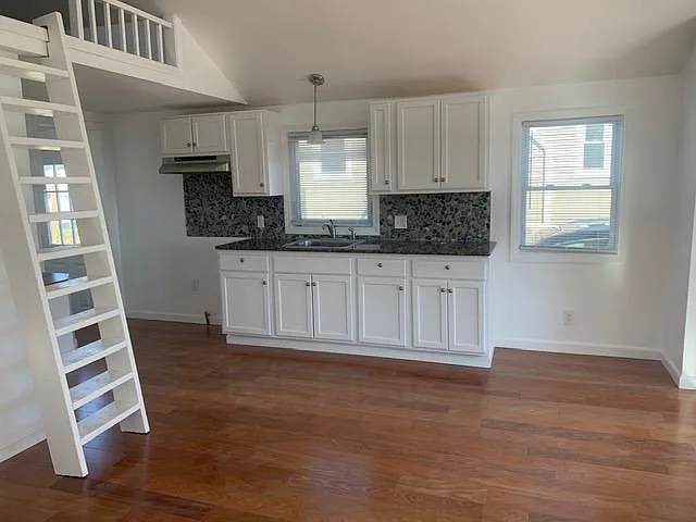 48 Winona Ave — Photo 3