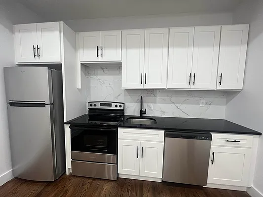 Rented by Delmark Realty LLC | media 2