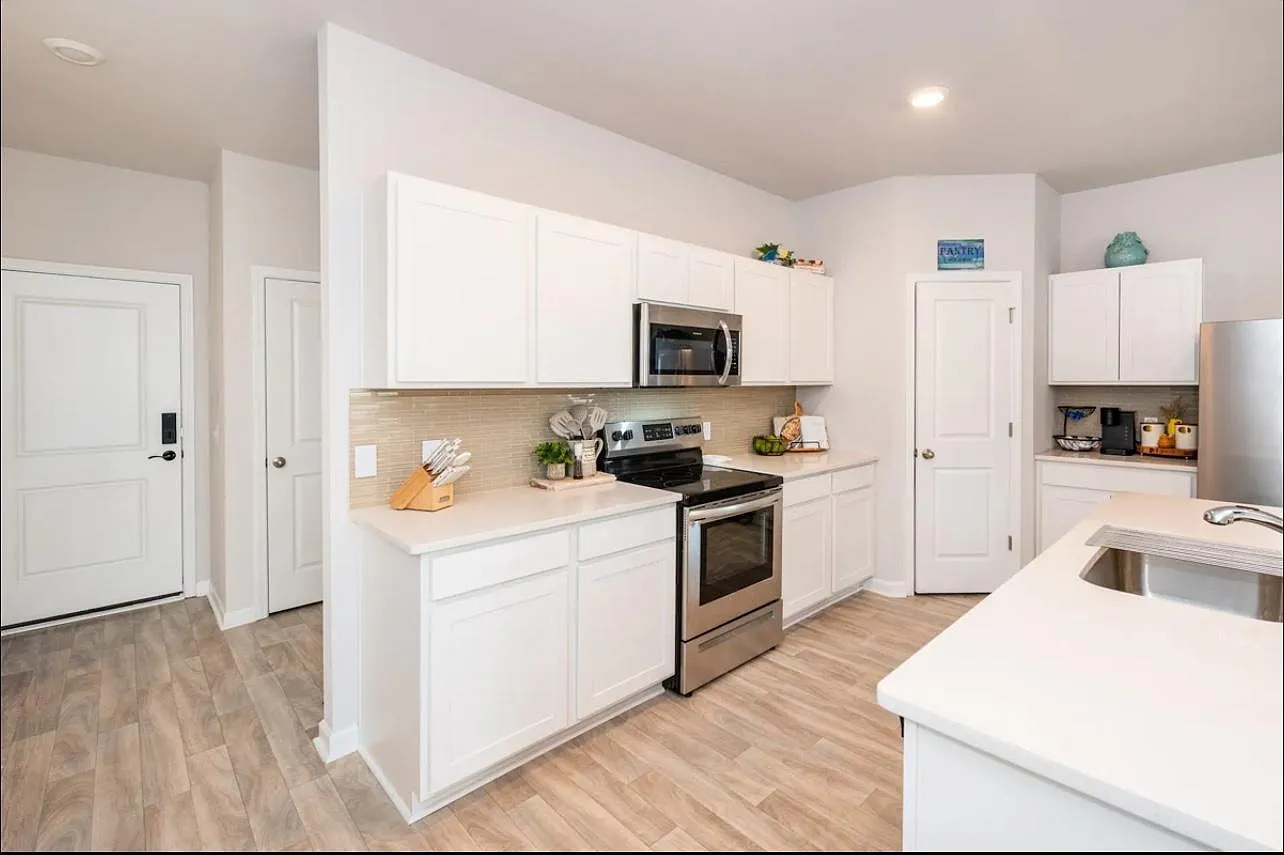 4933 Abbington Oaks Way SE — Photo 2