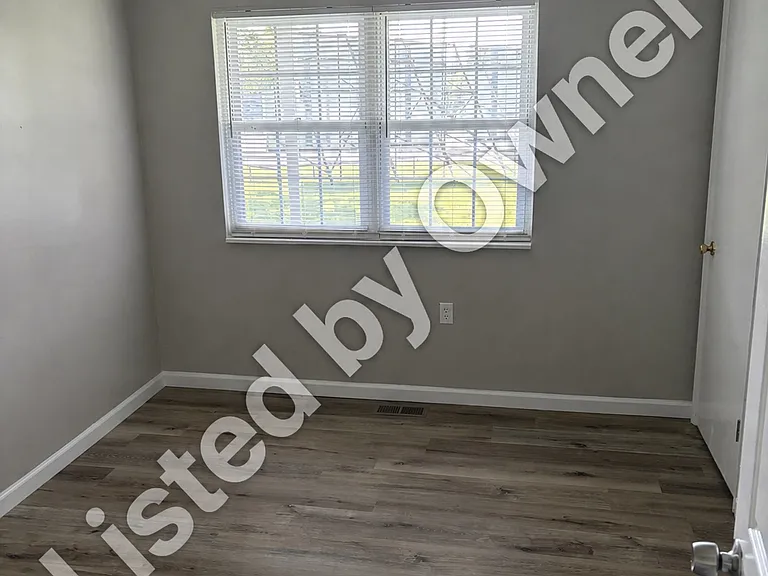148 S Bohemia Ave — Photo 6
