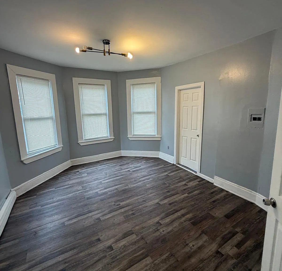 4 bed, 1500 sqft, $2,400 — Photo 2