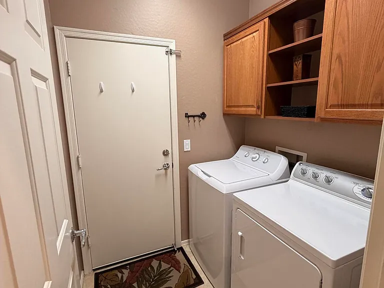 2312 N Hudson Dr — Photo 14