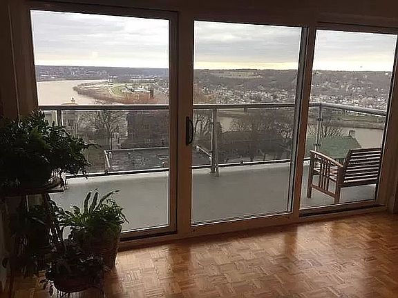 2nd image of 2200 Victory Pkwy Unit 1201