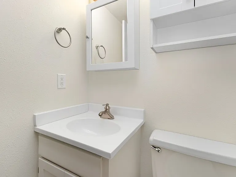 Lakemont Apartments — Photo 32