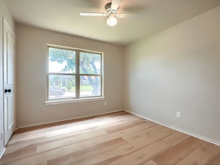 1273 Valencia Ln — Photo 15