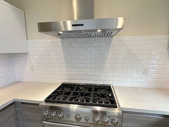 3rd image of 536 S El Molino Ave #204