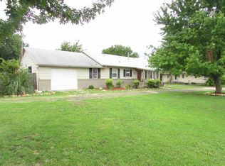 821 E Trapp St, Herington, KS 67449