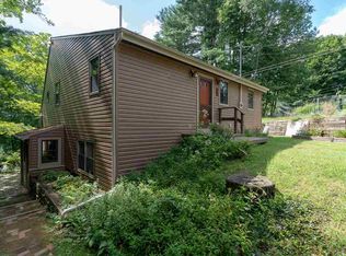 27 Cayuga Ln, West Sand Lake, NY 12196
