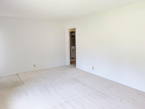 5th image of 2633 Edge O Lake Dr