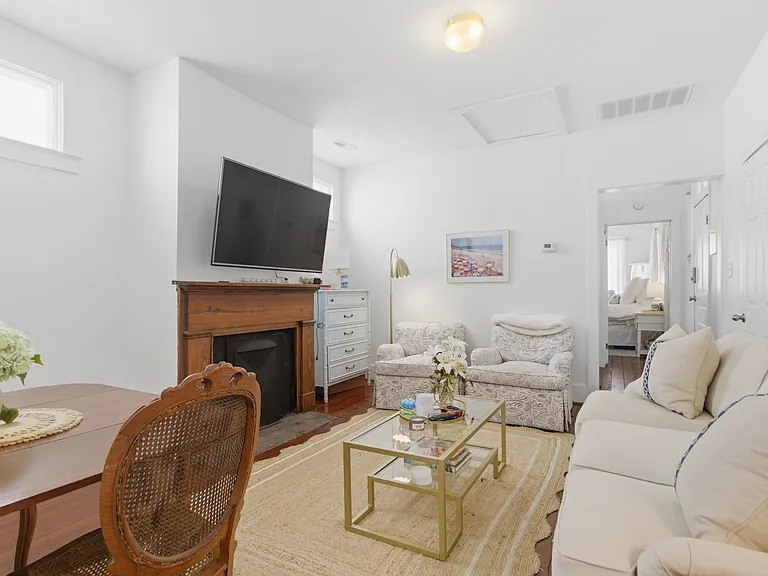 21 Felix St #B — Photo 3