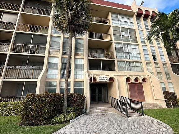 3rd image of 2001 Atlantic Shores Blvd APT 220