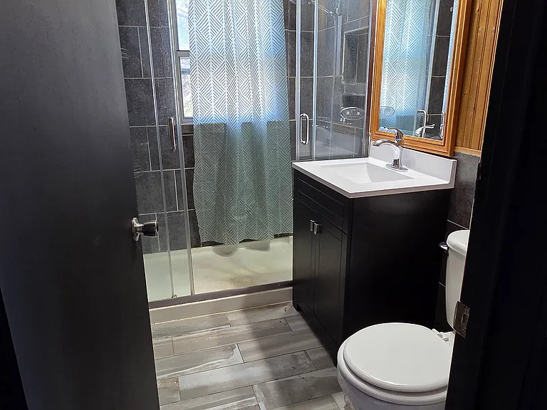 1644 1st Ave NE #2 — Photo 17