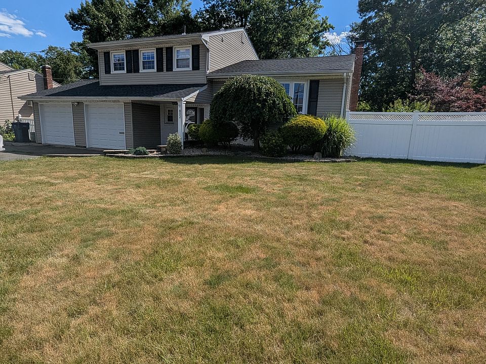 1st image of 802 Riverbend Dr