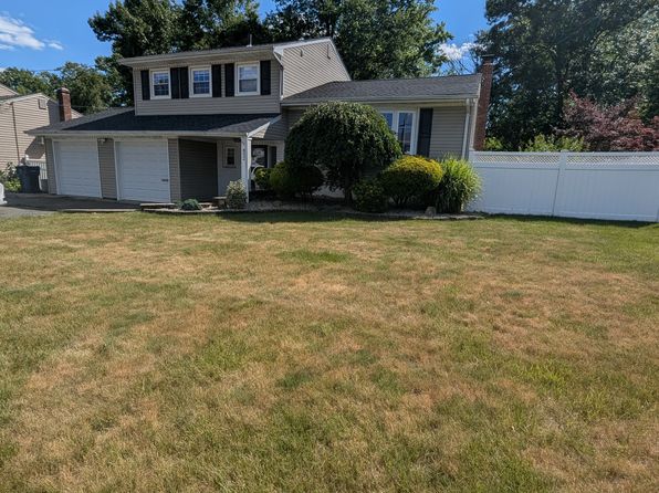 802 Riverbend Dr