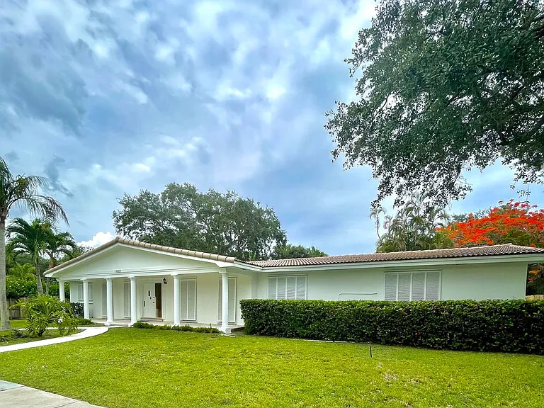 14321 SW 77th Ave — Photo 2