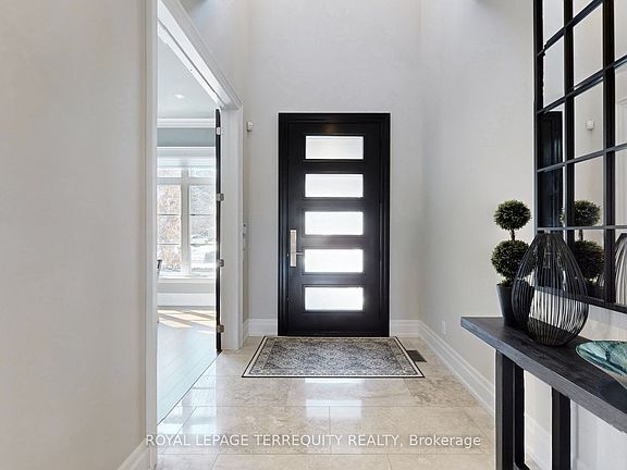 4th image of 537 Marksbury Rd