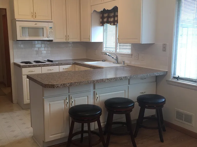402 S Carr Ave — Photo 3