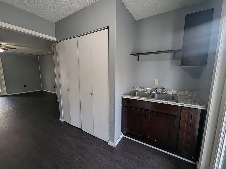 Apartment Close to Lyon College — Photo 38