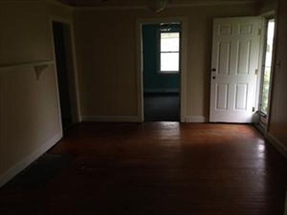 2nd image of 2032 Woodland Dr
