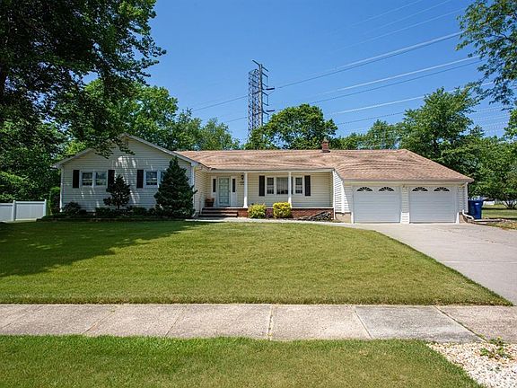 3rd image of 1071 Hillside Dr