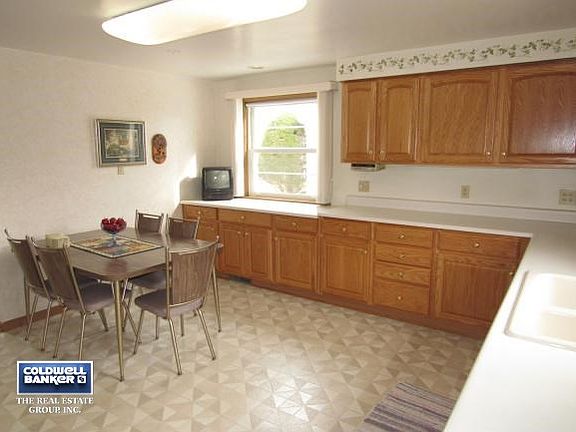 wall-to-wall cabinets/counters