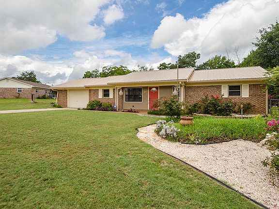 2nd image of 2913 Doral Dr