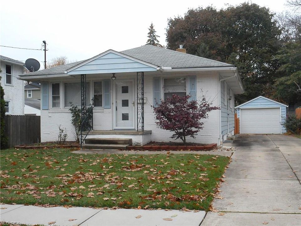 1st image of 1568 Campbell St