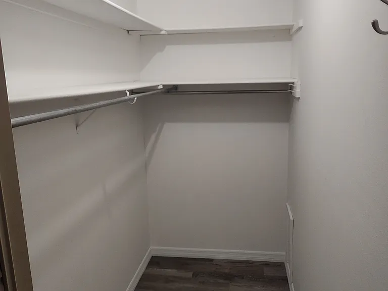 911 Washington Ave #218 — Photo 10
