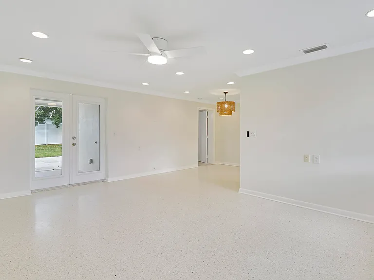 1600 Venus Ave — Photo 5
